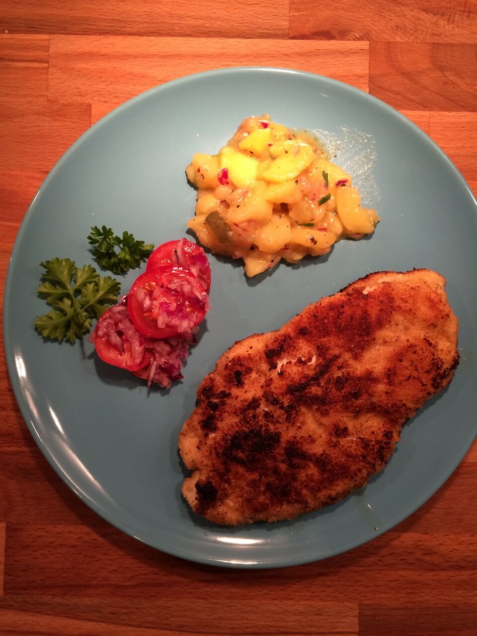 Paniertes Putenschnitzel mit bayerischem Kartoffelsalat - Einfach Malene