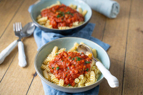 Alle lieben diesen Kinder-Klassiker - Nudeln mit Tomatensauce Alle lieben diesen Kinder-Klassiker - Nudeln mit Tomatensauce