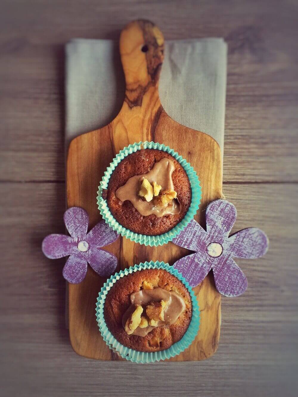 Apfel Walnuss Muffins mit Marzipan und Dinkelmehl