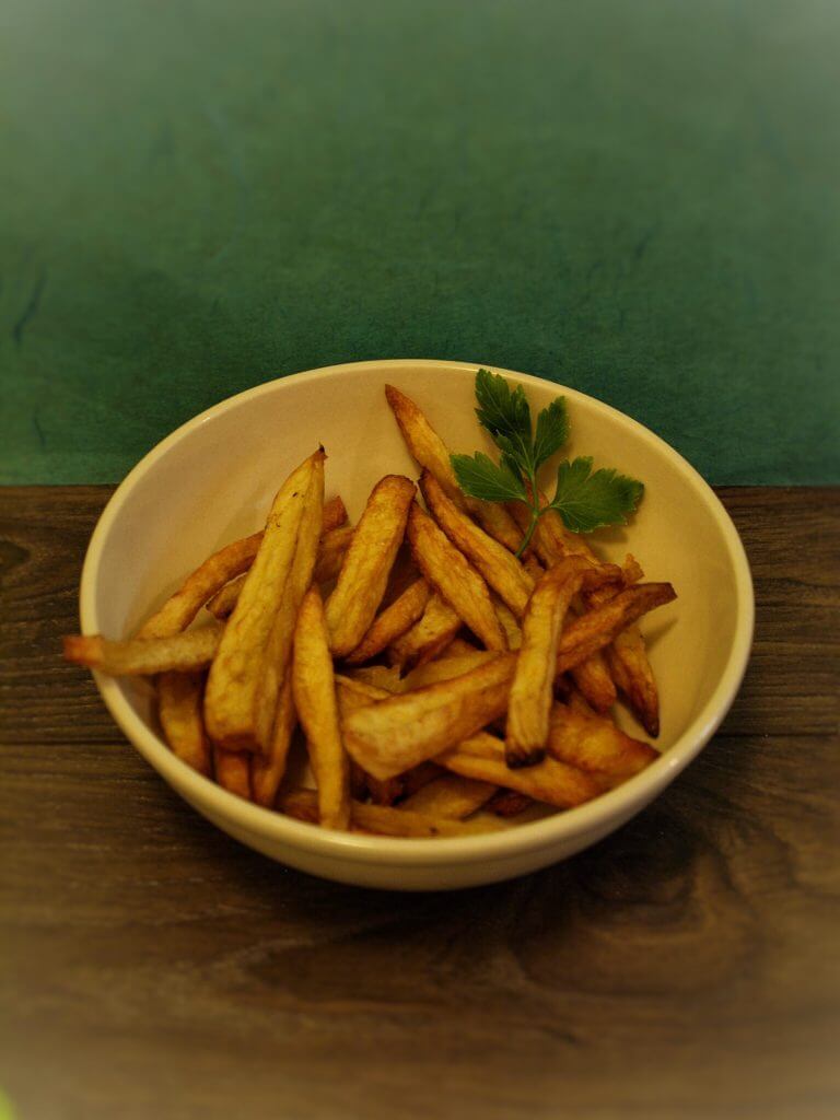 Pommes selber machen - knusprige Pommes im Backofen
