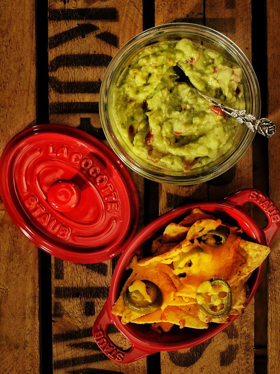 Käse Nachos mit Guacamole