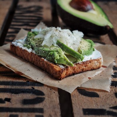 Rezept für Avocado Toast mit Frischkäse