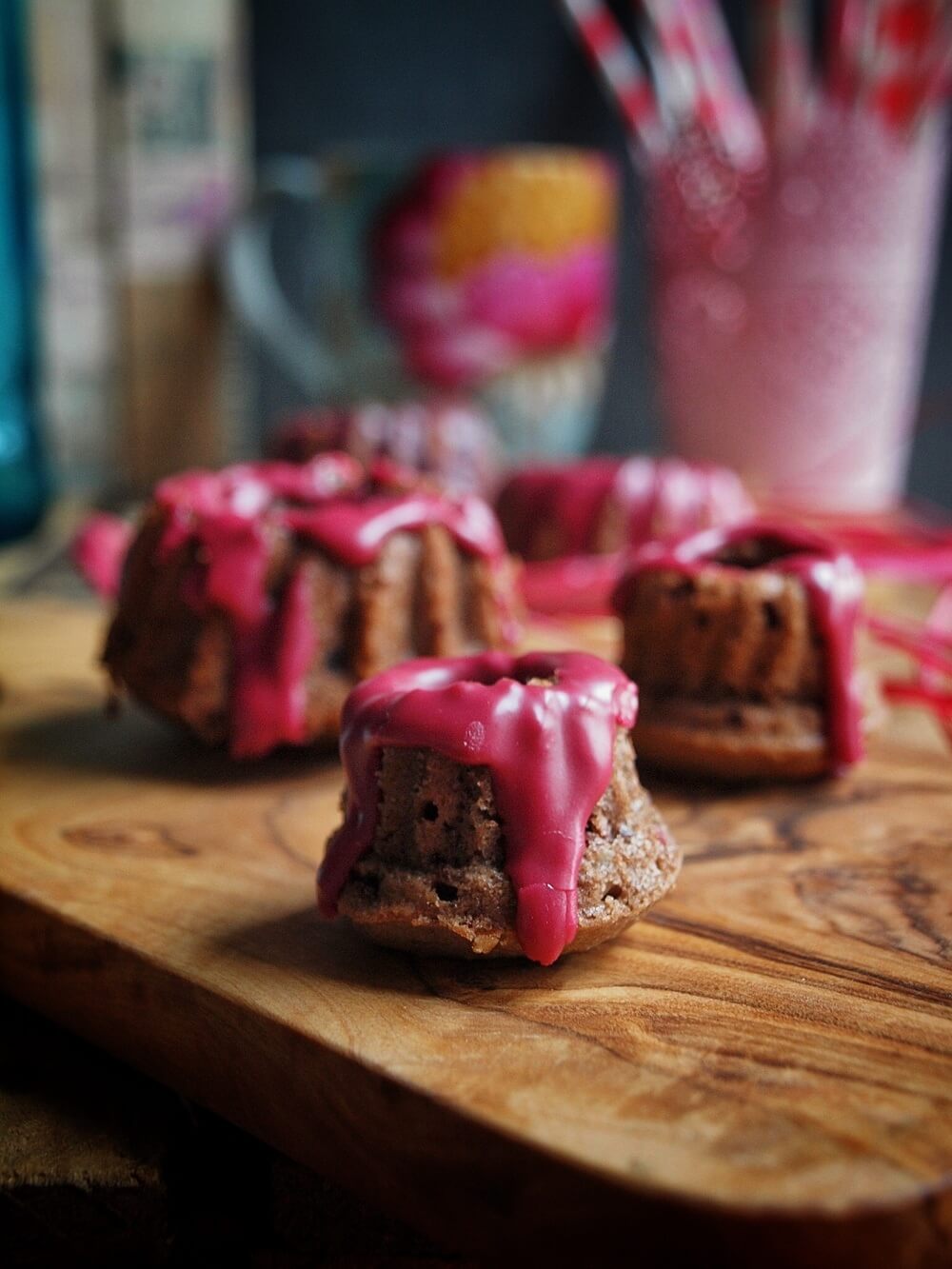 Tolles Rezept Mini Guglhupfe - Rotweinkuchen