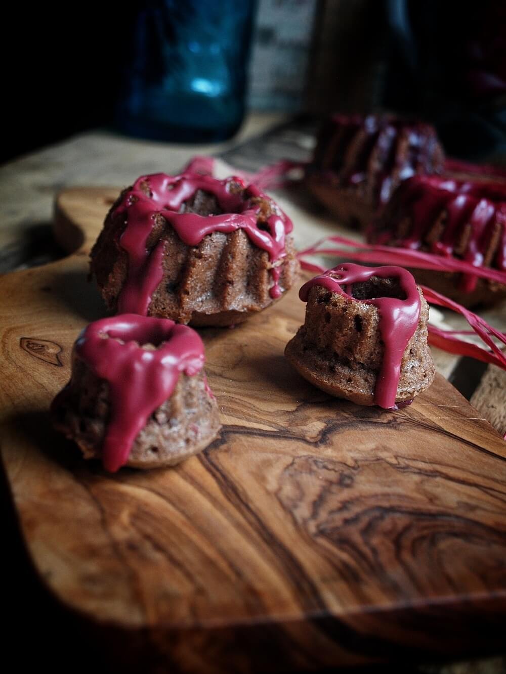Tolles Rezept Mini Guglhupfe - Rotweinkuchen