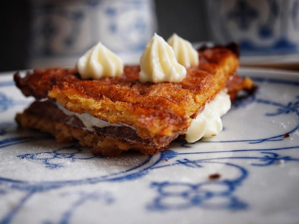Karotten Waffeln mit Frischkäse Frosting Karotten Waffeln mit Haferflocken + Dinkelmehl