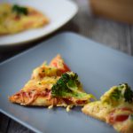 Pizza mit Sauce Hollandaise