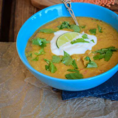 Linsen Kokos Suppe mit Pute und Joghurt Topping