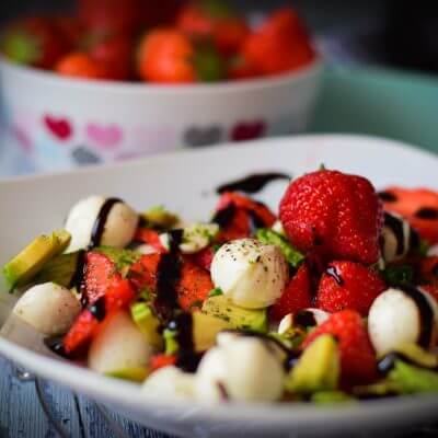 erdbeer avocado salat