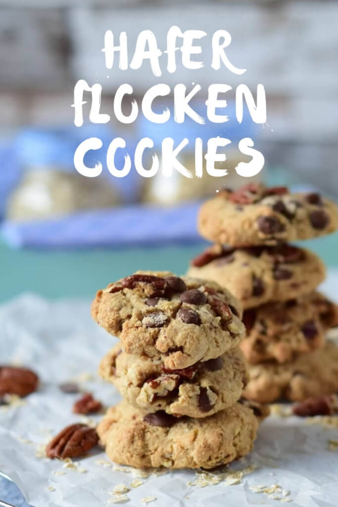 Haferflocken Kekse mit Pecanüssen - . Ich finde Cookies schmecken ja mit ihrem noch etwas teigigen Kern eh schon hammermäßig, aber diese Kombi mit braunem Zucker und Pecannüssen ist eine echte Gefahr für die Bikini Figur