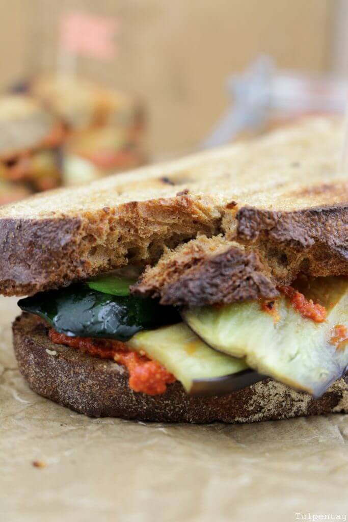 Grillsandwich mit Zucchini und Auberginen