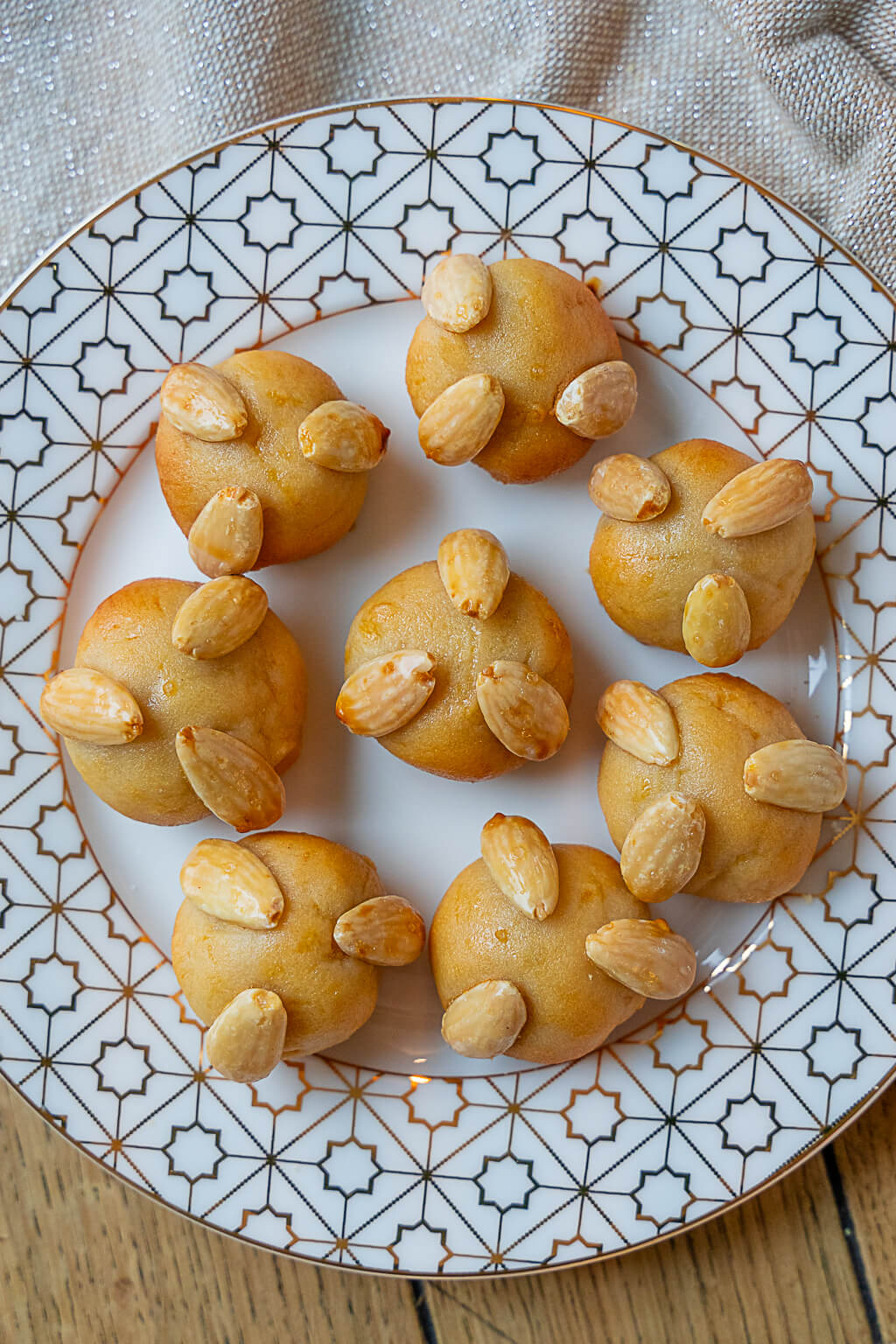 Bethmännchen - einfaches & mega leckeres Marzipan Weihnachtsgebäck Bethmännchen - einfaches & mega leckeres Marzipan Weihnachtsgebäck