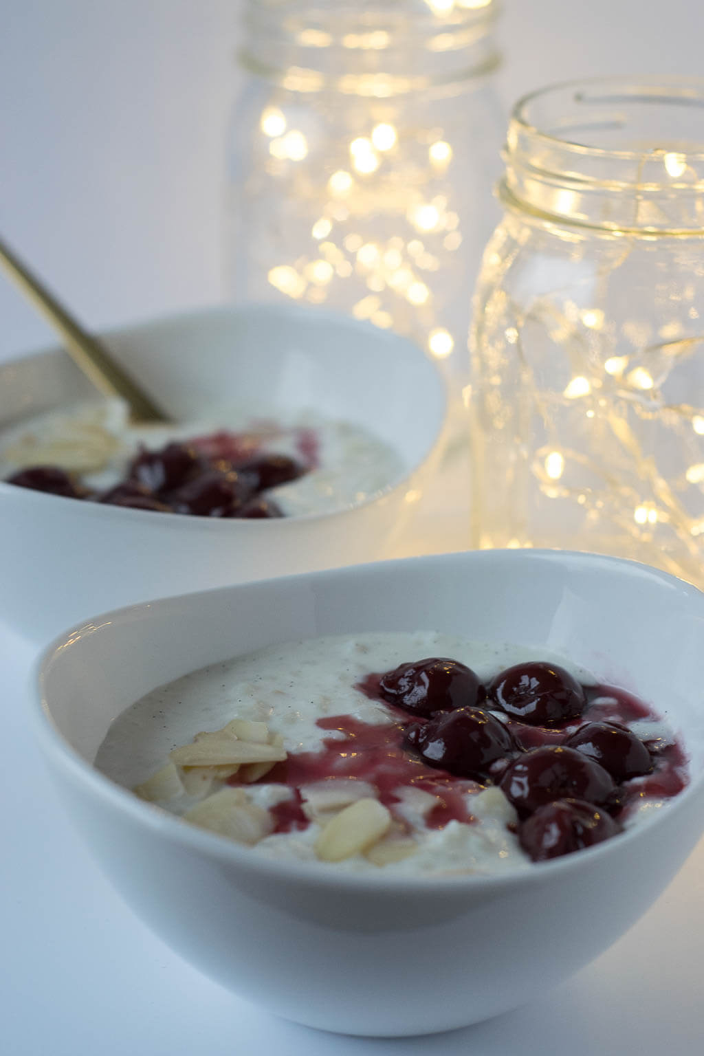 Sahne Milchreis mit heißen Kirschen oder auch Ris à la mande