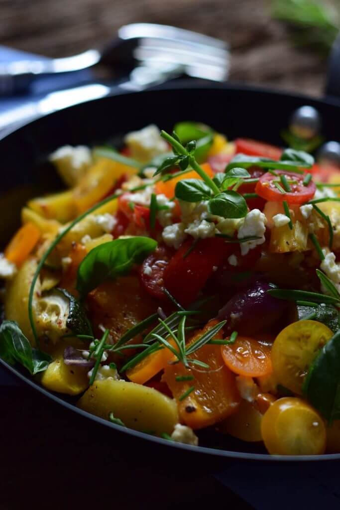 Schnelle Welle Rezept für Ofengemüse mit Kartoffeln und Feta