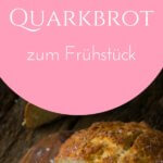 Perfektes Brot für das nächste Frühstück. Dieses Quarkbrot gelingt garantiert! Es schmeckt köstlich mit frischer Marmelade und kann auch super in Brötchenform gebacken werden. Alle werden es lieben!
