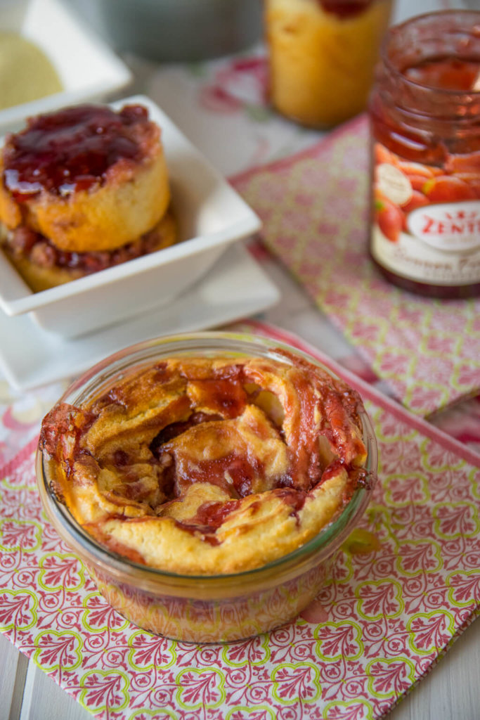 Schneller Kuchen mit Erdbeermarmelade
