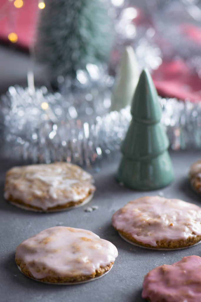 Einfaches Rezept für saftige Elisenlebkuchen mit Oblaten