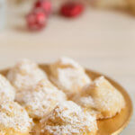 Zauberhafte Schneeberge - diese Butterplätzchen zergehen auf der Zunge #kekse #Weihnachten #plätzchen