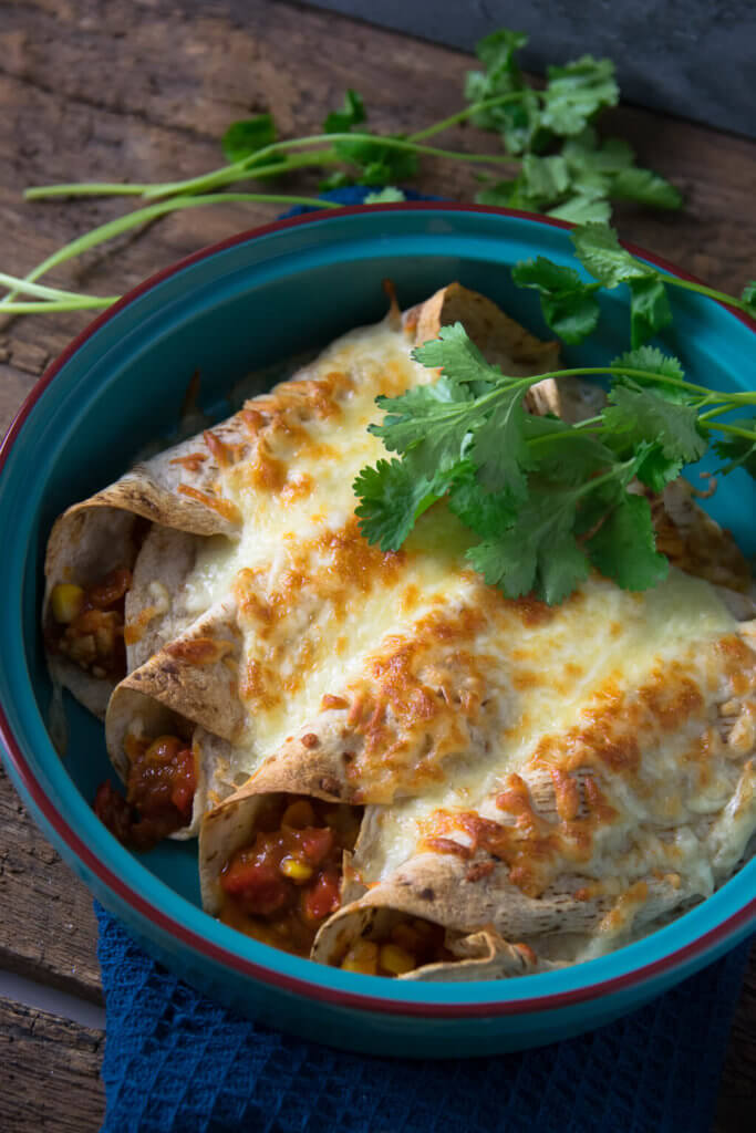 Überbackene Burritos mit Putenfleisch und frischem Koriander