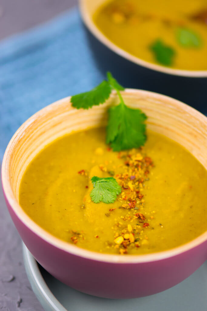 Mit oder ohne Koriander - mega lecker - Gelbe Linsensuppe mit Kokosmilch und Curry
