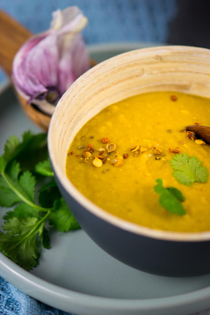 Essen für die Seele: Gelbe Linsensuppe mit Curry und Kokosmilch