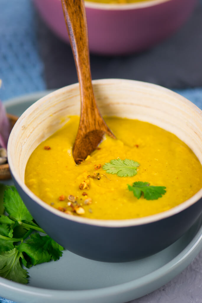 Essen für die Seele: Gelbe Linsensuppe mit Curry und Kokosmilch