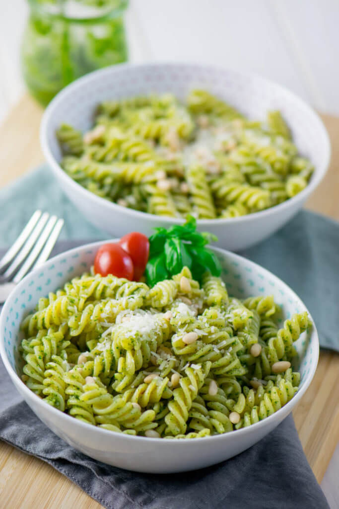 Yummy, mega lecker und man braucht nur 4 Zutaten für die Zubereitung der Pesto Pasta