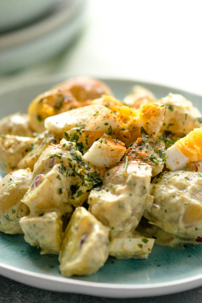 Cremiger Curry Kartoffelsalat mit Joghurt Dressing