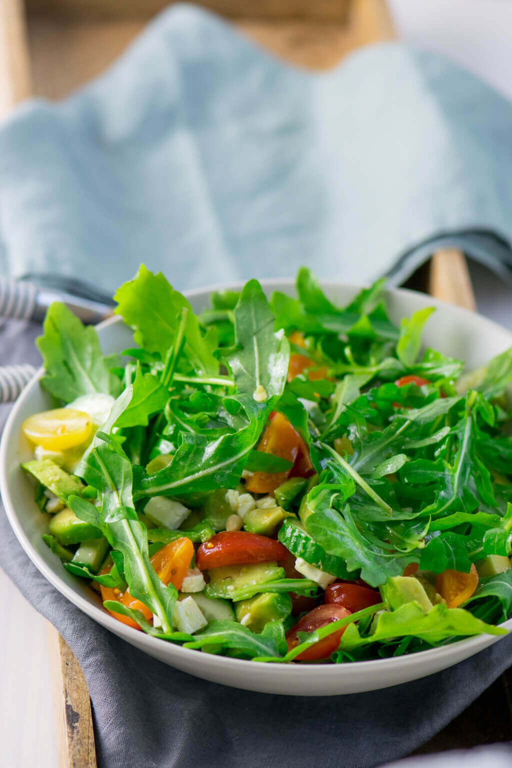 Avocado Feta Salat mit Rucola - schneller Salat für heiße Tage.