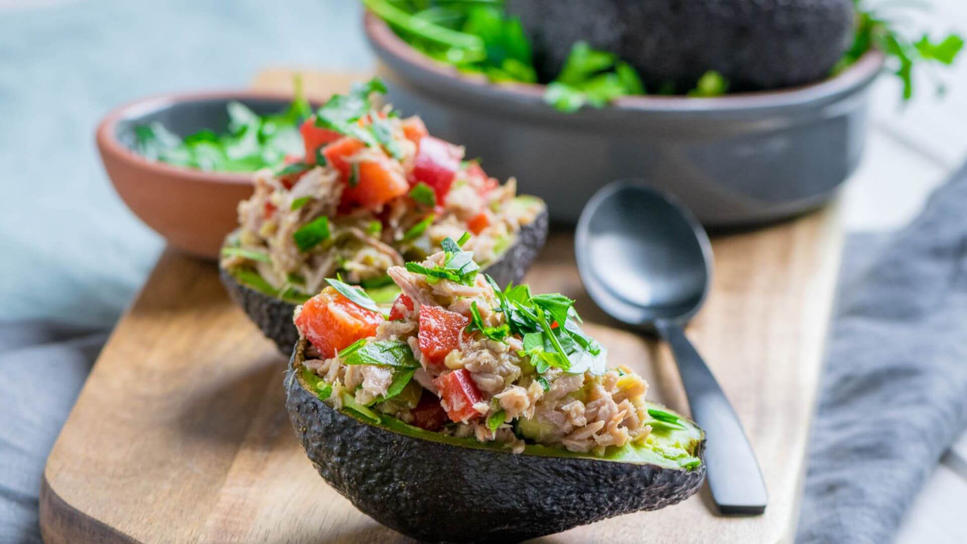 Gefüllte Avocado - Thunfisch Salat