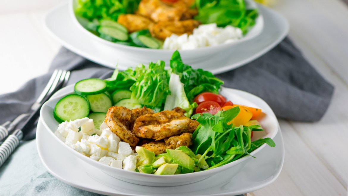 Richtig leckerer Salat mit Grilled Chicken &amp; Honig Senf Dressing