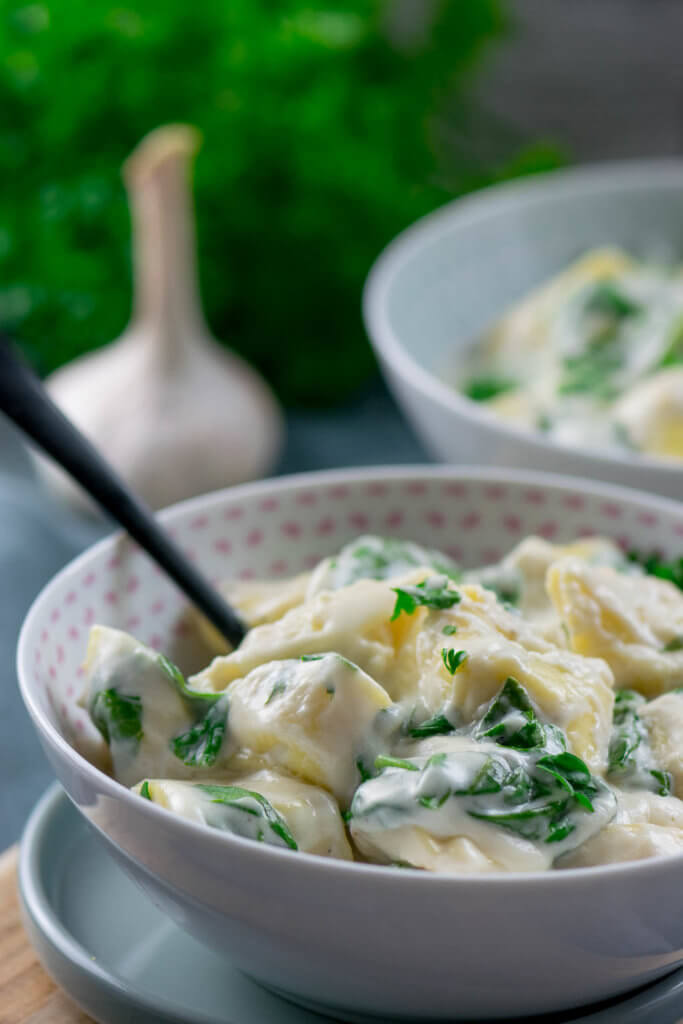 Spinat Tortellini in Parmesan Käse Sauce