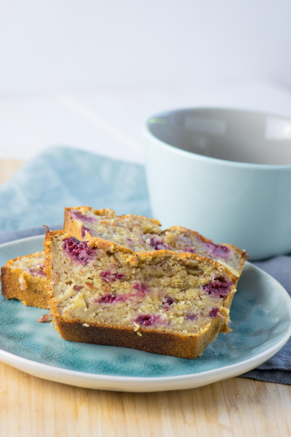 Bananenkuchen mit Himbeeren und Mandeln - lecker und gesund