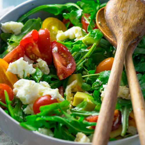 Rucola Salat mit Tomate und Avocado