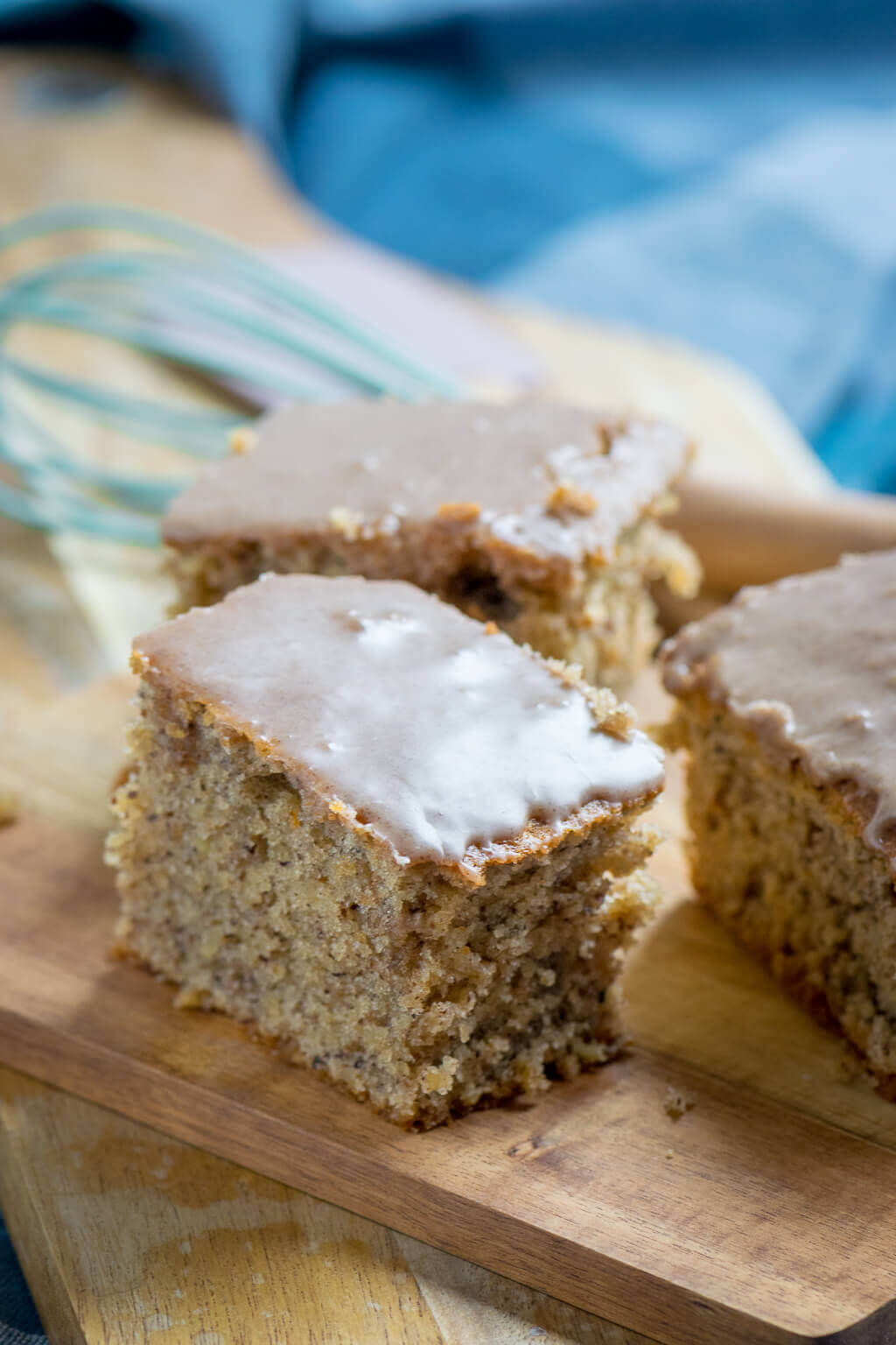 SAFTIGER NUSSKUCHEN MIT LECKERER ZIMTGLASUR – garten tipps