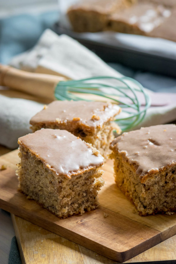 Saftigster Nusskuchen mit mega leckerer Zimtglasur