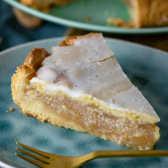 Omas gedeckter Apfelkuchen mit Apfelmus - einfach lecker & saftig Omas gedeckter Apfelkuchen mit Apfelmus - einfach lecker & saftig