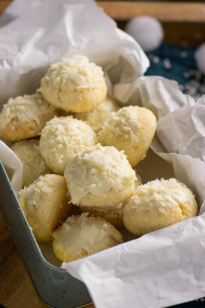 Super zarte Kokos Mandel Bällchen mit Tonkabohne