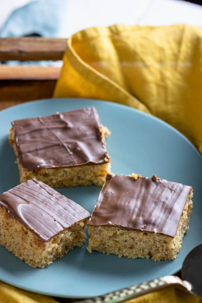 So oberlecker - Marzipan Fans werden den Marzipan Nuss Kuchen vom Blech abgöttisch lieben