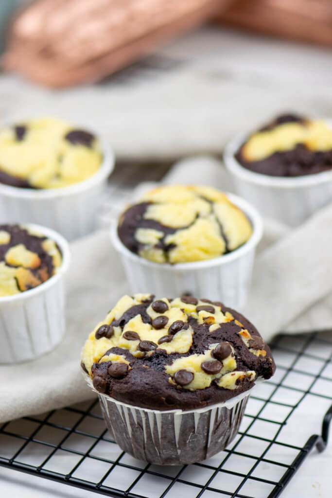 Diese Double Chocolate Cheesecake Muffins schmecken wie bei Starbucks
