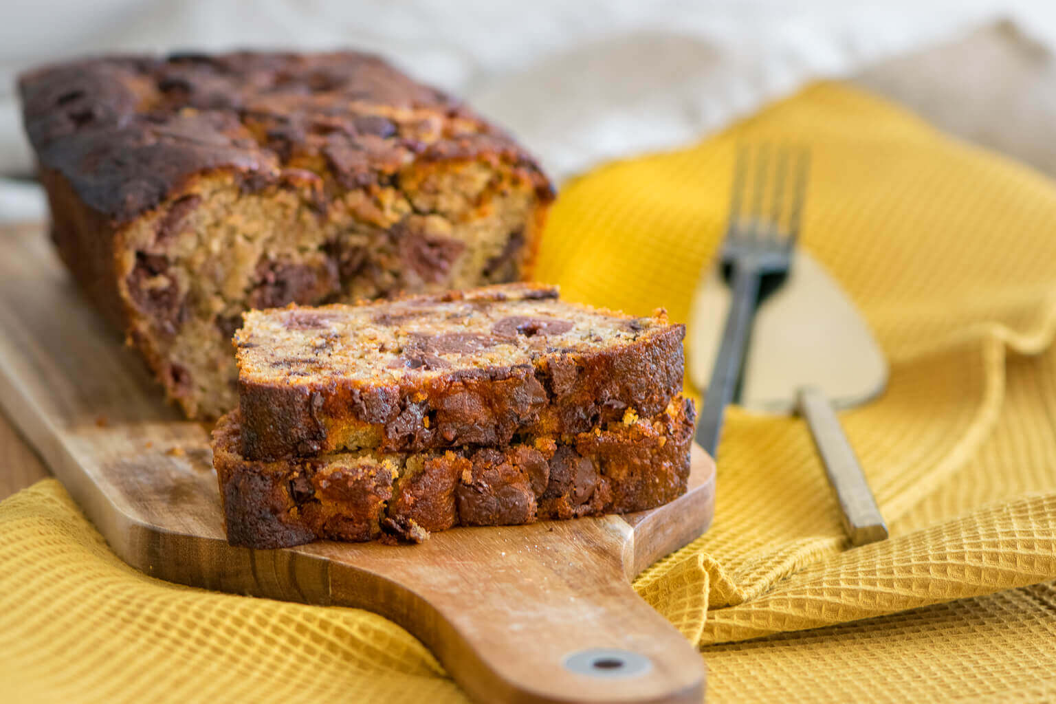 Mega saftiger Bananen Kuchen mit Kirschen und Chocolate Chips