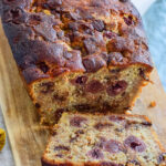 Dieser Kirsch Bananen Kuchen ist unglaublich saftig und schmeckt so genial. Es ist definitiv der beste KIBA Kuchen aller Zeiten. Das Rezept ist super easy!