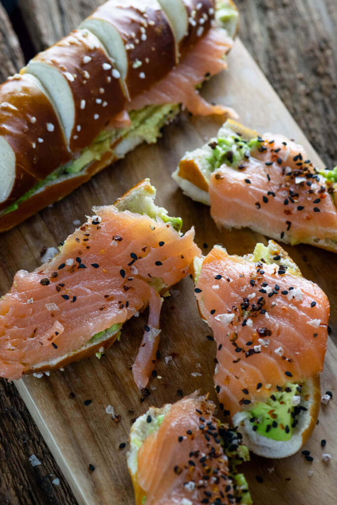 Laugenstange mit Lachs & Avocado - mein perfekter Snack als stillende Mutter