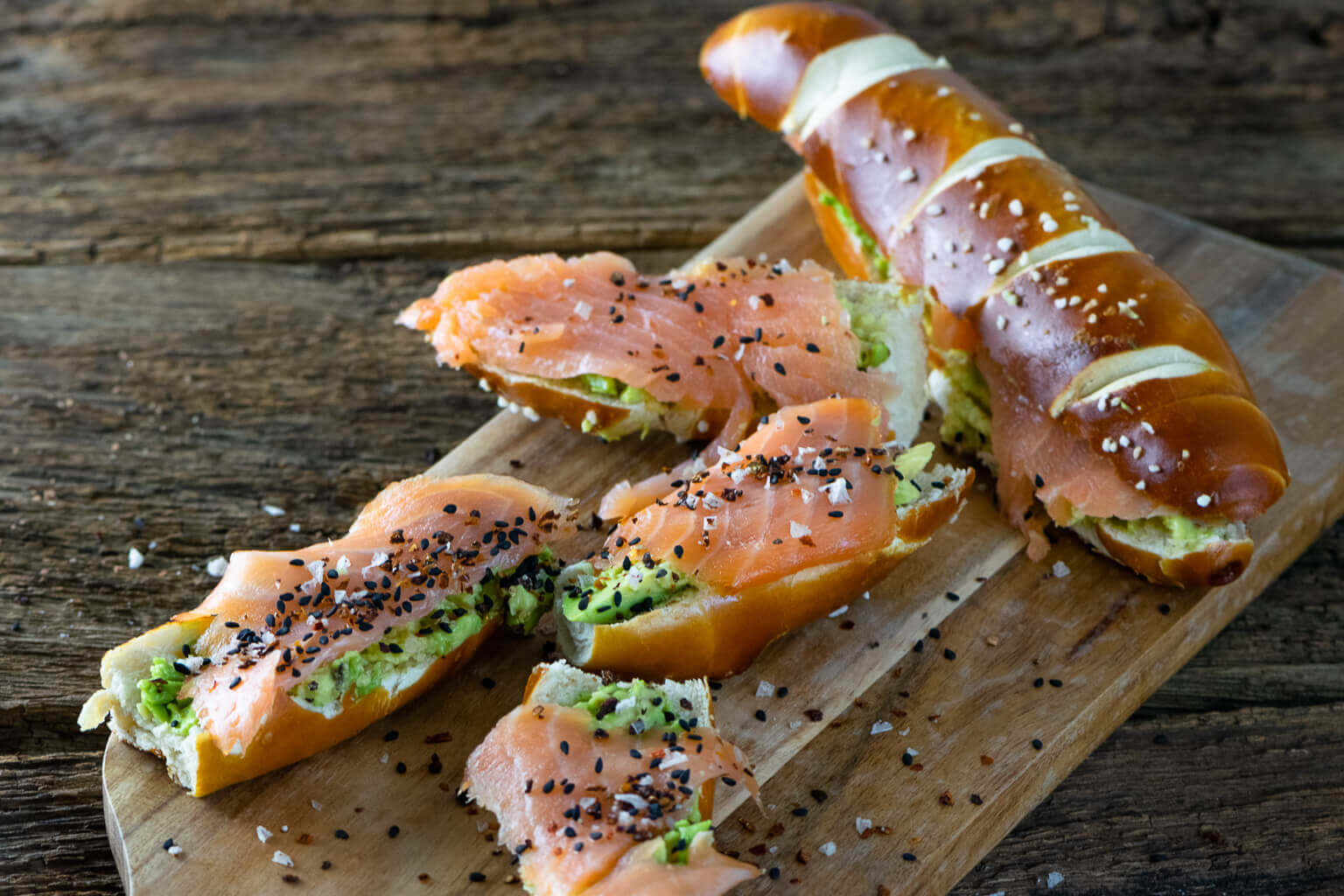 Schneller Snack - Laugenstange mit Lachs & Avocado - mein perfekter Snack als stillende Mutter