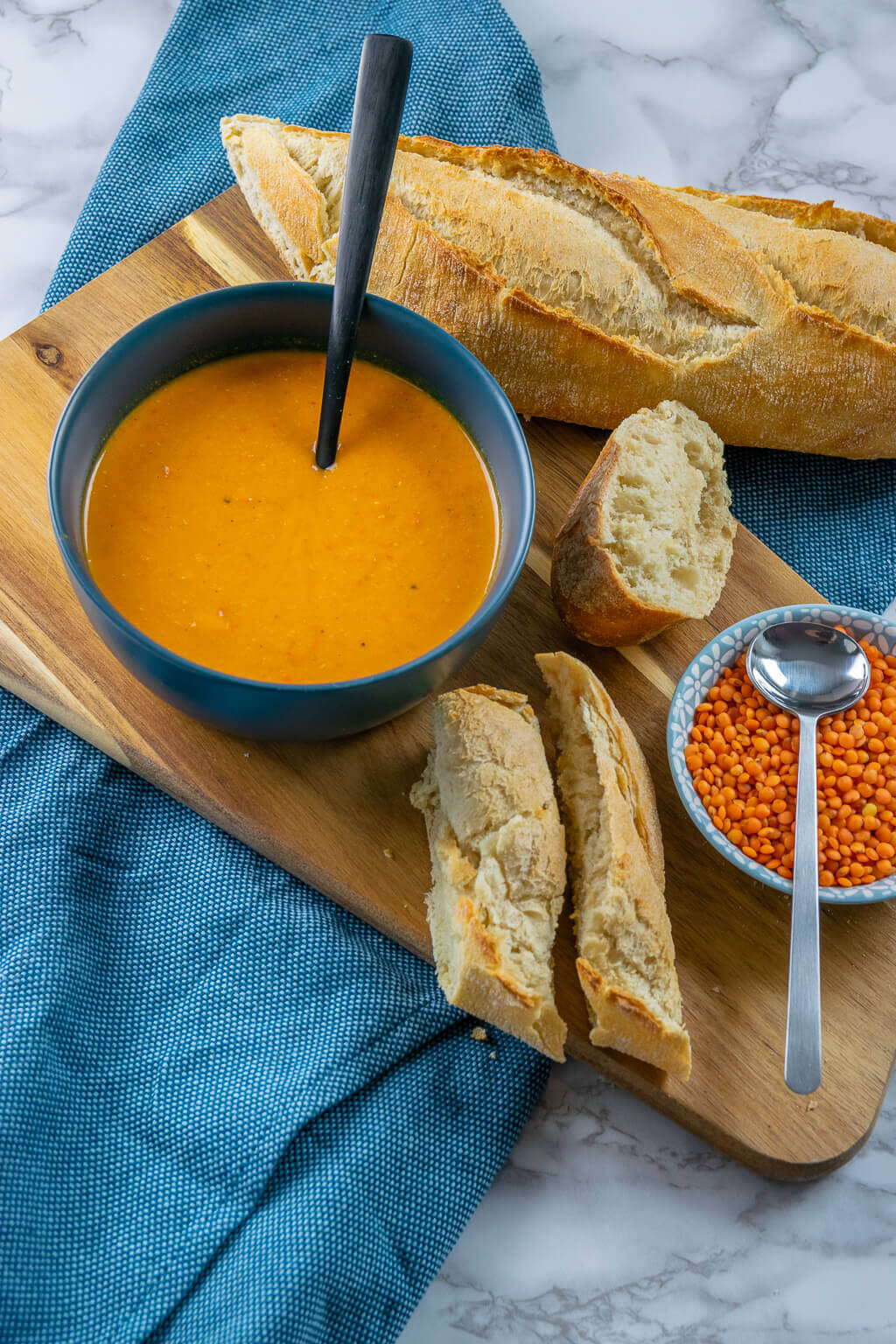 Diese Rote Linsen Suppe ist der Knaller - mit Kokosmilch, Paprika &amp; Curry