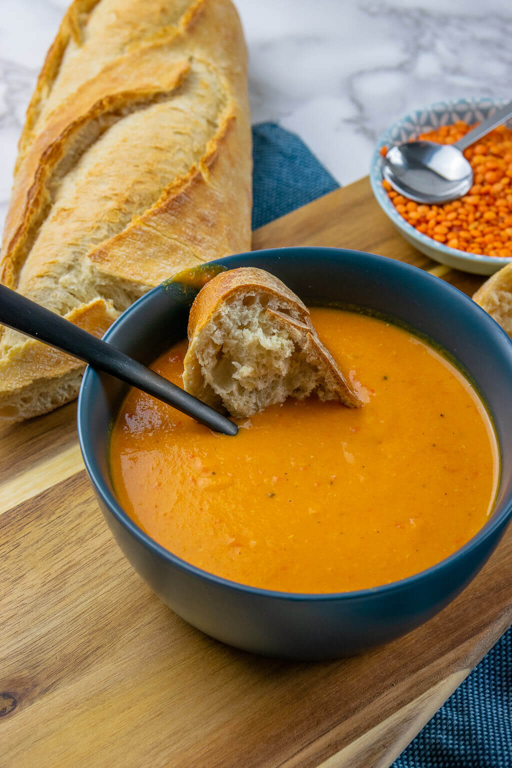 Diese Rote Linsen Suppe ist der Knaller - mit Kokosmilch, Paprika &amp; Curry