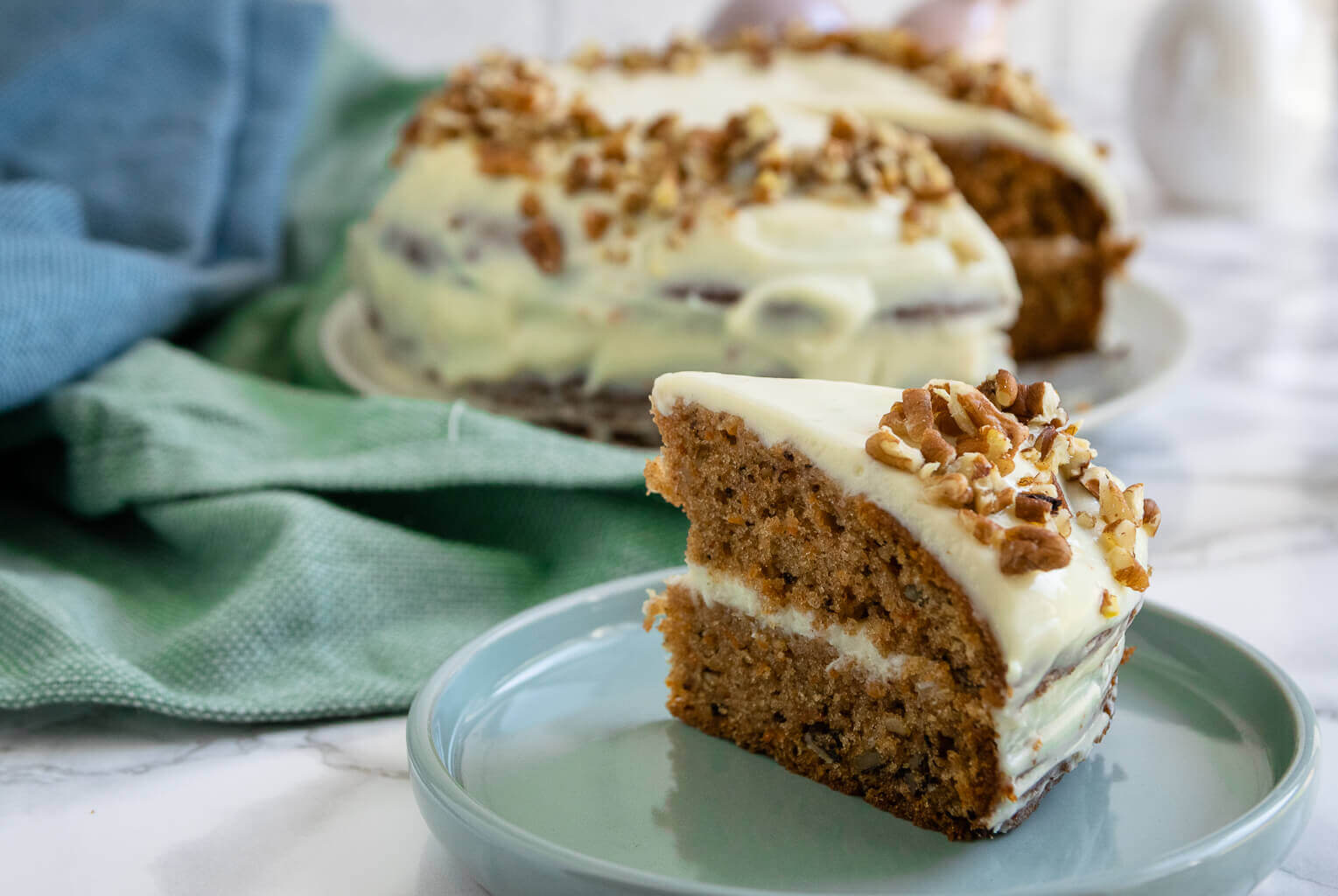 So backst du den perfekten Carrot Cake mit Frischkäse wie von Starbucks