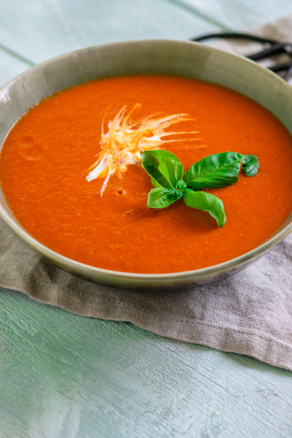 Super einfach &amp; aromatisch - Tomatensuppe mit gerösteten Ofentomaten