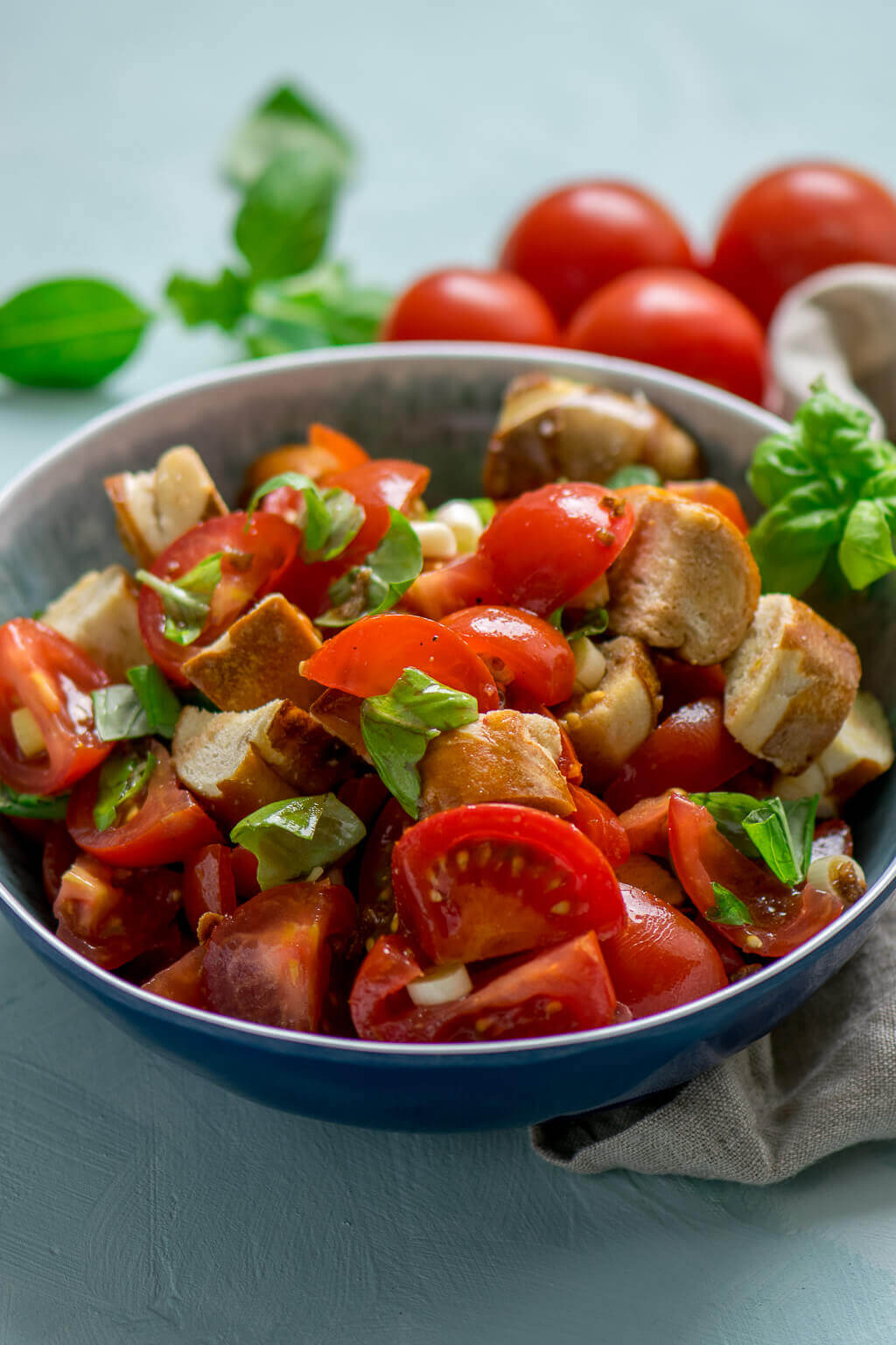 Mega leckerer Laugenbrezel Tomatensalat - in nur 15 Minuten zubereitet