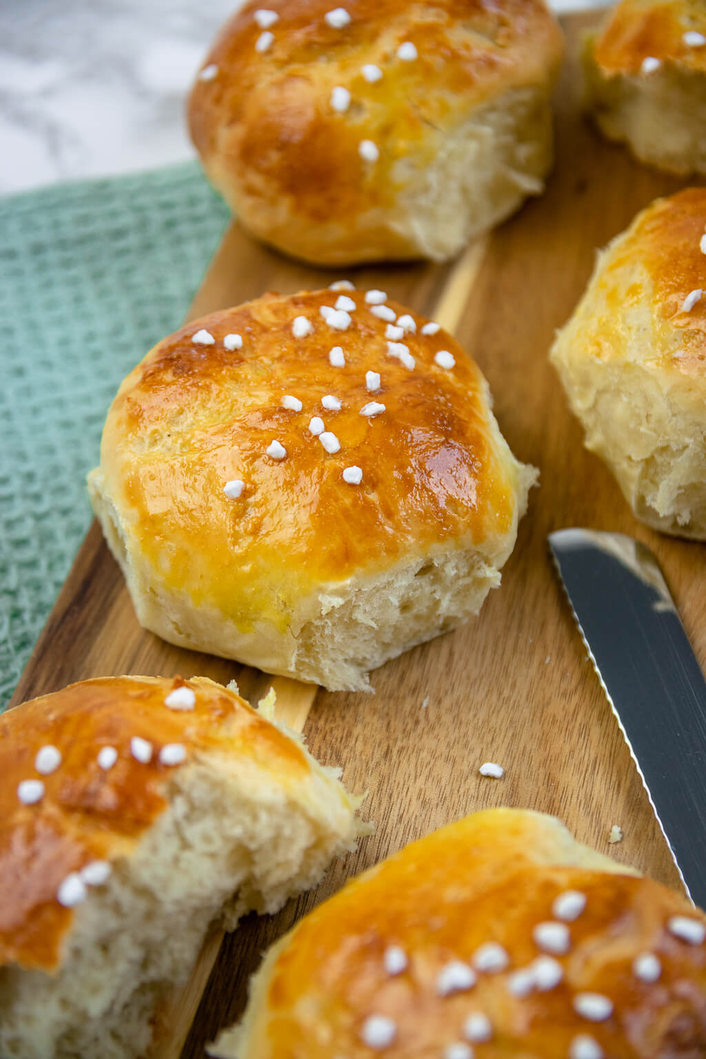 Weiche Quarkbrötchen wie vom Bäcker - mit Hefeteig - beliebt bei Kindern