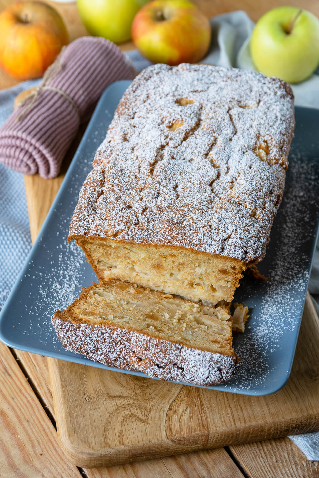 Saftiger Apfel Marzipan Kuchen - Einfach Malene